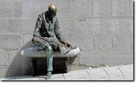 Uomo che legge - Madrid, Plaza de la Paja